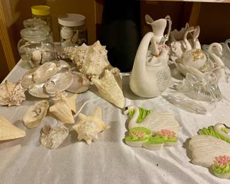 VINTAGE SEASHELLS. SWAN DECOR