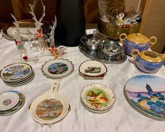 COLLECTIBLE PLATES, VINTAGE JAPAN LUSTREWARE, VINTAGE REINDEER