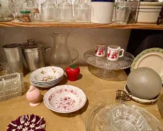 VINTAGE DECANTERS, VINTAGE HAZEL ATLAS CHILDREN’S CIRCUS CUPS