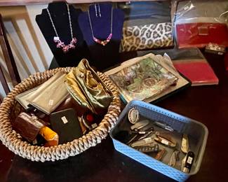 POCKET KNIVES, PURSES & WALLETS