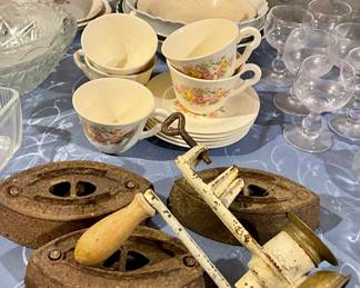 VINTAGE GRINDER, CUP/SAUCERS