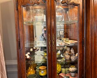 Glass shelving with dimmable lights