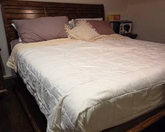 King size bed w/storage
