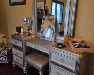 7 drawer glam vanity