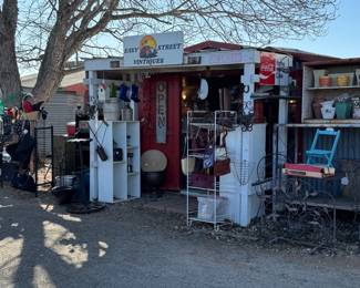0601 Easy Street Vintiques