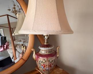 Grecian Urn Style Table Lamp. 