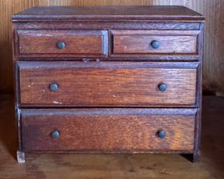 Antique Salesman Sample: Miniature Chest of Drawers. 