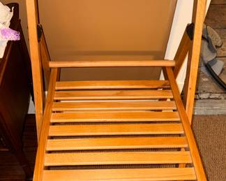 Slat blonde folding chair