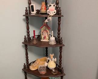 Corner shelf for trinkets 