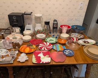 decorative plates and small kitchen appliances 