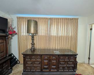 Vintage dark brown chest of drawers 