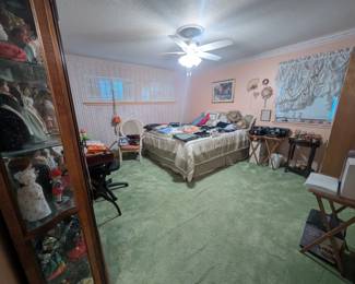 (BED NOT FOR SALE IN THIS ROOM)