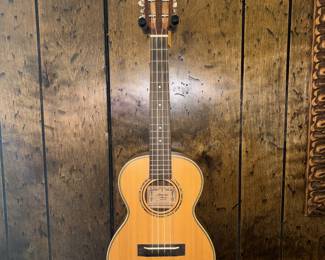 Uekelele in great condition