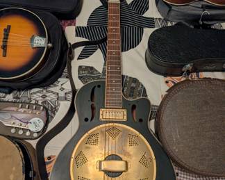 Dean Thinbody Cutaway Acoustic-Electric Resonator Guitar