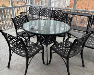 C24 - $650. Newport Arm Chairs & 42" Glass Top Dining Table. Cast Aluminum in very good condition! Gently used. Very sturdy! (Table is 42" round x 25.5" tall) (Chairs are 21" wide x 20" deep x 33" tall. Floor to seat is 17.5")