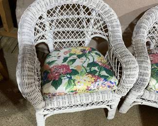 C111 - $75. 3 Piece Childs Wicker Set. Loveseat, Chair & Side Table. 