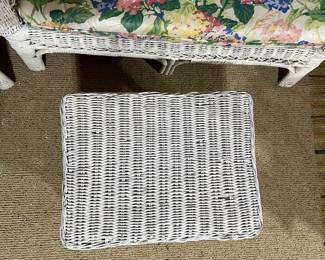 C111 - $75. 3 Piece Childs Wicker Set. Loveseat, Chair & Side Table. 