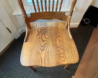 C8 - $250. Solid Oak Dining Table with single leaf. Measures 42" x 52" x 31" tall. 5 regular chairs. 1 captains chair. Table is sturdy & solid!