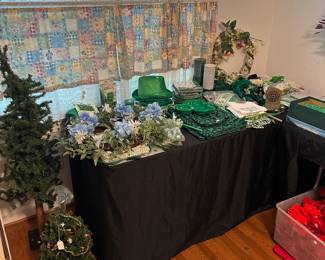 OVERVIEW of the Holiday Room - Please come to shop these items. 