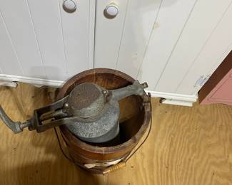 C120 - $20. White Mountain Electric Ice Cream Freezer. Measures 11" wide x 26" tall. 