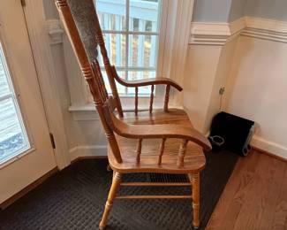 C8 - $250. Solid Oak Dining Table with single leaf. Measures 42" x 52" x 31" tall. 5 regular chairs. 1 captains chair. Table is sturdy & solid!