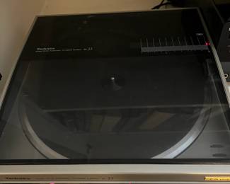 C138 - $180. Technics CS Turn Table Quartz Direct Drive Automatic SL-J2. 