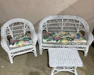 C111 - $75. 3 Piece Childs Wicker Set. Loveseat, Chair & Side Table. 