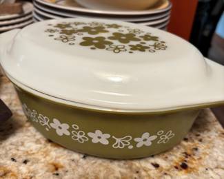 Pyrex Crazy Daisy Covered Casserole Dish