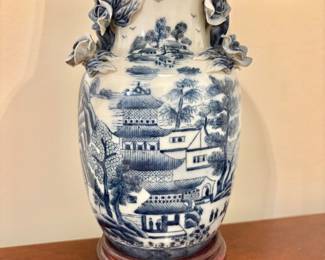 Chinoiserie Blue and White Table Lamp with Pagoda Design