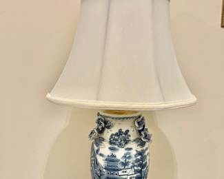 Chinoiserie Blue and White Table Lamp with Pagoda Design