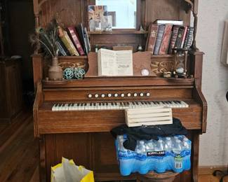 1800s Organ Good Condition - still plays