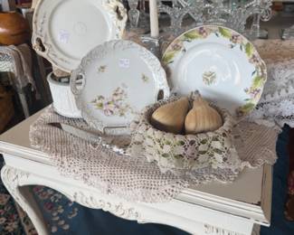 Pretty dishware, white side table solid wood, vintage