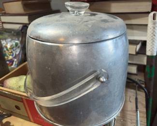 Mid-Century modern ice bucket by Kromex