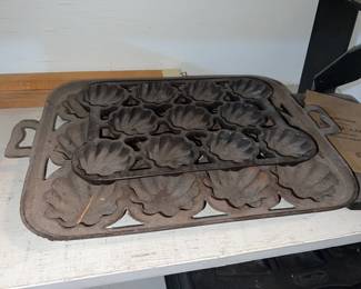 Vintage cast iron Turk’s Head muffin pans
