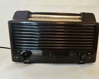 General Electric Model 356 Bakelite AM/FM Tube Radio