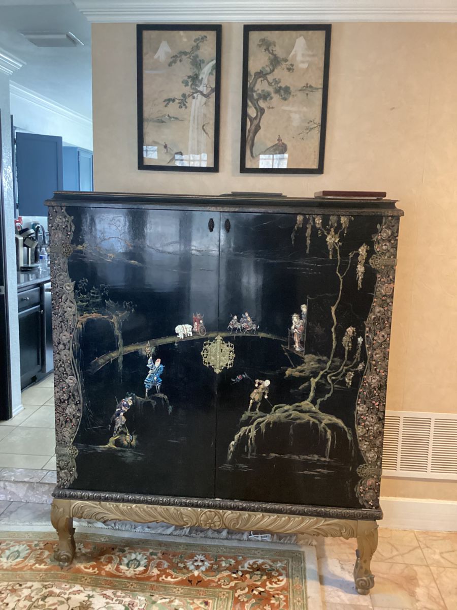 Black lacquer oriental cabinet/bar