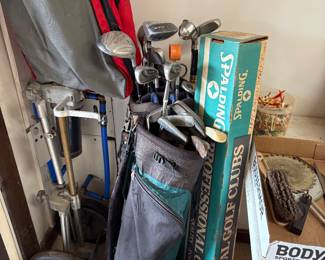 golf clubs, golf bag, golf pull cart
