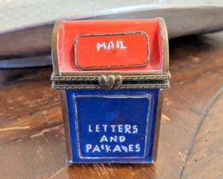 ENAMEL PAPERCLIP HOLDER