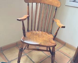 ANTIQUE CHAIR