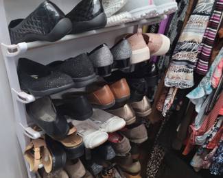 Women's Clothing & Shoes (Lg & X-lg) (9-9.5)