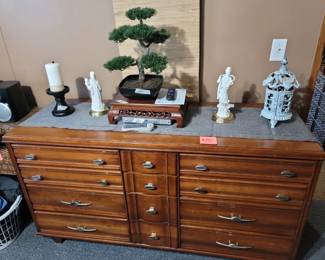 Vintage Kling Dresser