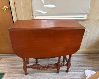 Mid-Century drop Down Leaf Table