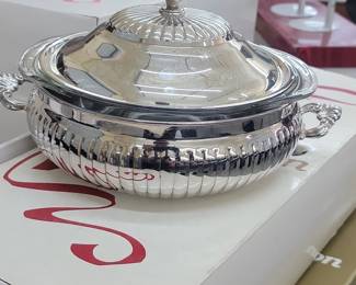 Kent Silversmiths Silver Plated Tureen with Lid and Ribbed Detailing