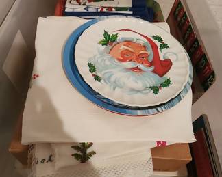 Vintage Santa Claus Christmas Plate and Linens Set