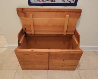 Pine Blanket Chest with Hinged Lid