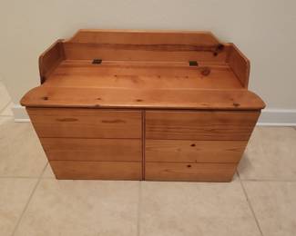 Pine Blanket Chest with Hinged Lid