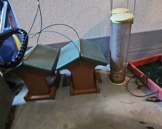 Wooden Bird Feeder Set