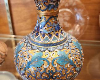 Vintage Chinese Cloisonne Vase. Very Collectible.
