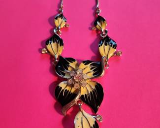 A wondderful 'enamel' Necklace and Earrings...