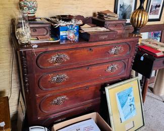 chest of drawers
